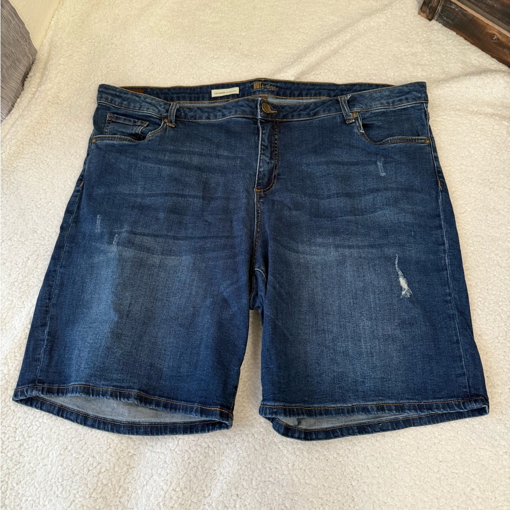 Kut from the Kloth Catherine boyfriend shorts